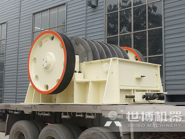 錘式破碎機(jī)內(nèi)部結(jié)構(gòu) 錘式破碎機(jī)內(nèi)部結(jié)構(gòu)