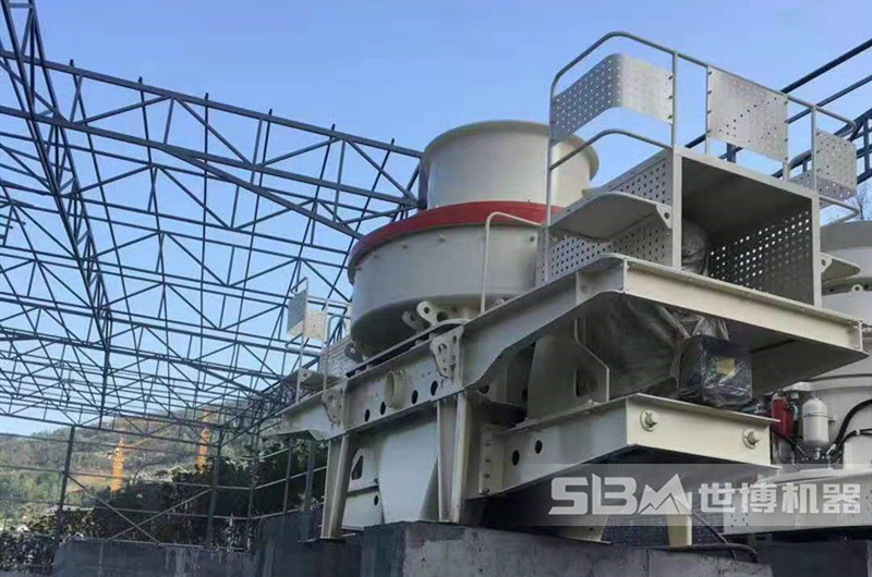 大型沖擊式碎石機(jī)現(xiàn)場(chǎng) 大型沖擊式碎石機(jī)現(xiàn)場(chǎng)