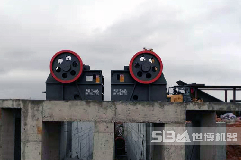 鄂破機(jī)安裝現(xiàn)場(chǎng)圖 鄂破機(jī)安裝現(xiàn)場(chǎng)圖