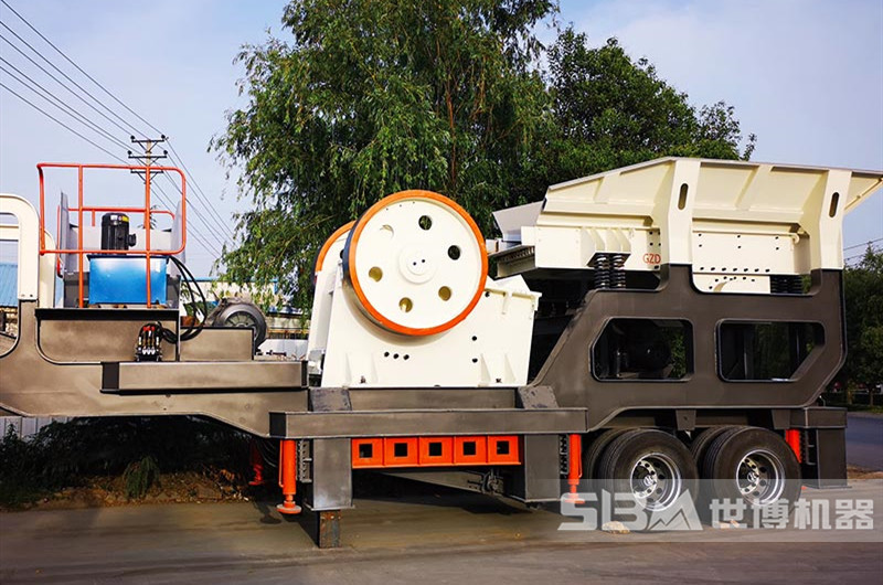 移動破碎機(jī)喂料機(jī)安裝現(xiàn)場 移動破碎機(jī)喂料機(jī)安裝現(xiàn)場