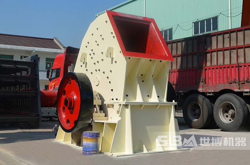 大型重錘式破碎機(jī) 大型重錘式破碎機(jī)