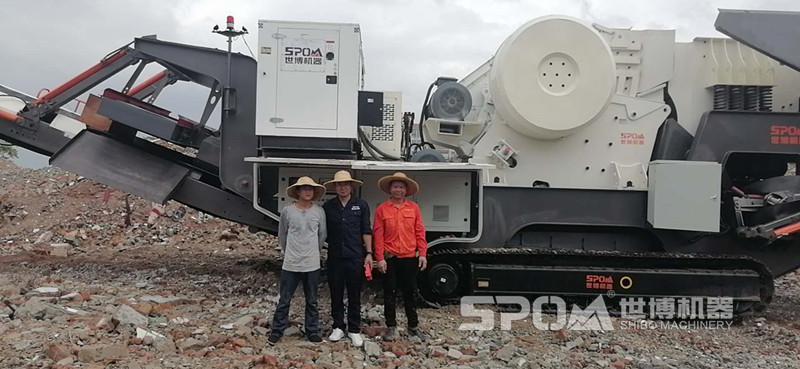 世博大型混凝土破碎機客戶現(xiàn)場，歡迎考察