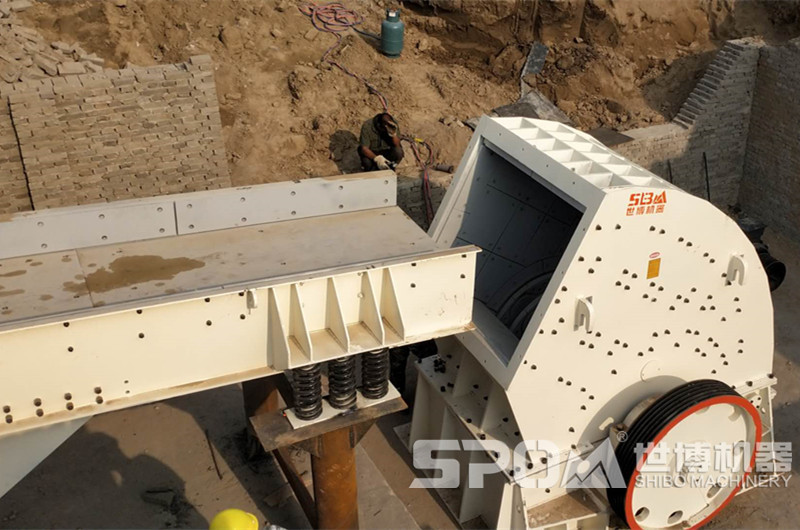 大進(jìn)料口的重錘式破碎機(jī) 大進(jìn)料口的重錘式破碎機(jī)