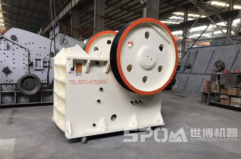 廢舊水泥塊破碎機(jī)，顎式破碎機(jī)