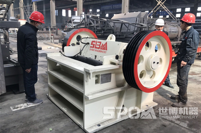 打礦石鄂破機(jī) 打礦石鄂破機(jī)