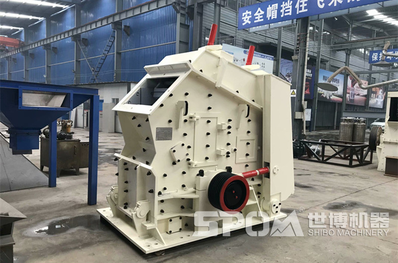CS5X反擊式破碎機(jī)車間實(shí)拍 CS5X反擊式破碎機(jī)車間實(shí)拍
