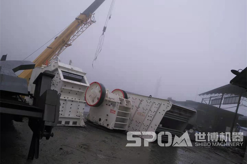 石頭破碎石子的碎石機(jī)設(shè)備 石頭破碎石子的碎石機(jī)設(shè)備