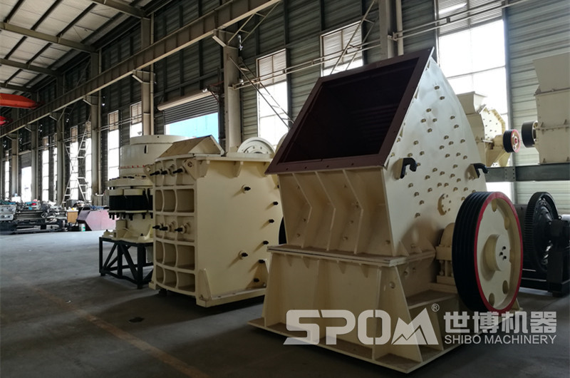 河南世博錘式破碎機(jī)廠家車(chē)間 河南世博錘式破碎機(jī)廠家車(chē)間