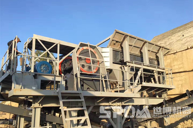 顎破石頭破碎機(jī)工作現(xiàn)場(chǎng)圖 顎破石頭破碎機(jī)工作現(xiàn)場(chǎng)圖