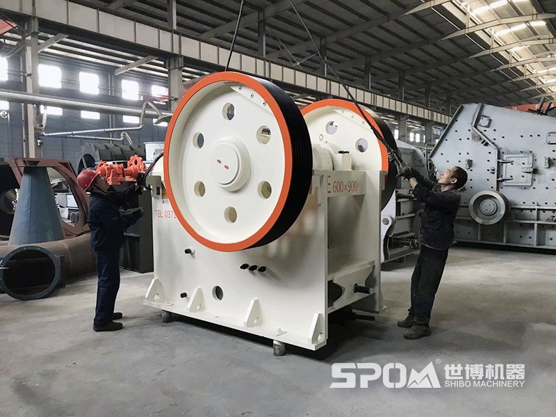 顎式破碎機(jī)廠家車間 顎式破碎機(jī)廠家車間